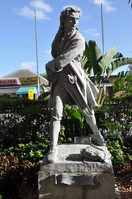 tugu peringatan woodes rogers di nassau bahamas