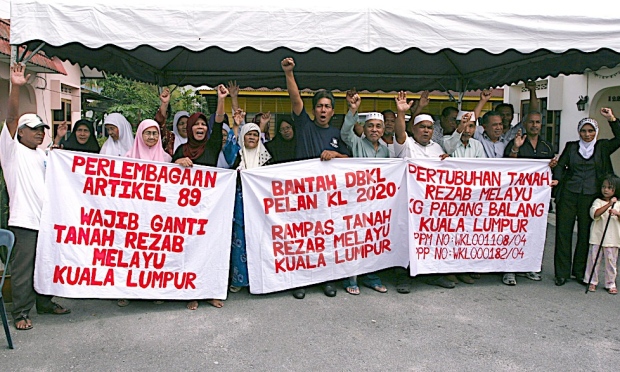 tunjuk perasaan bantah pengambilan tanah