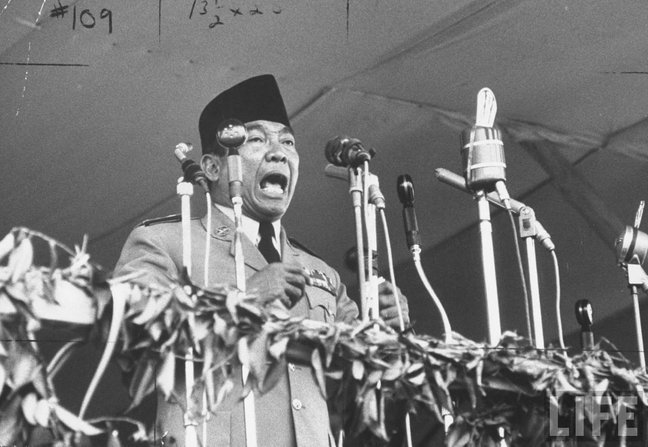 ucapan sukarno mengumumkan ganyang malaysia