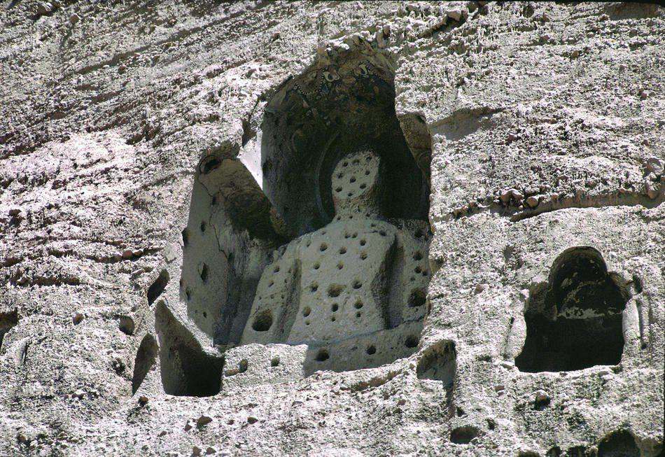 ukiran patung buddha di lembah bamiyan