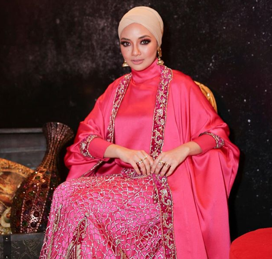 video neelofa menari gelek jadi tumpuan 2