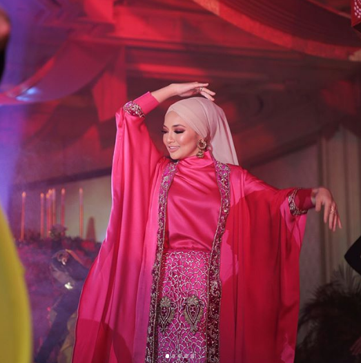 video neelofa menari gelek jadi tumpuan 3