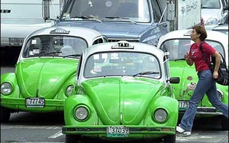 vw beetles di mexico city 937