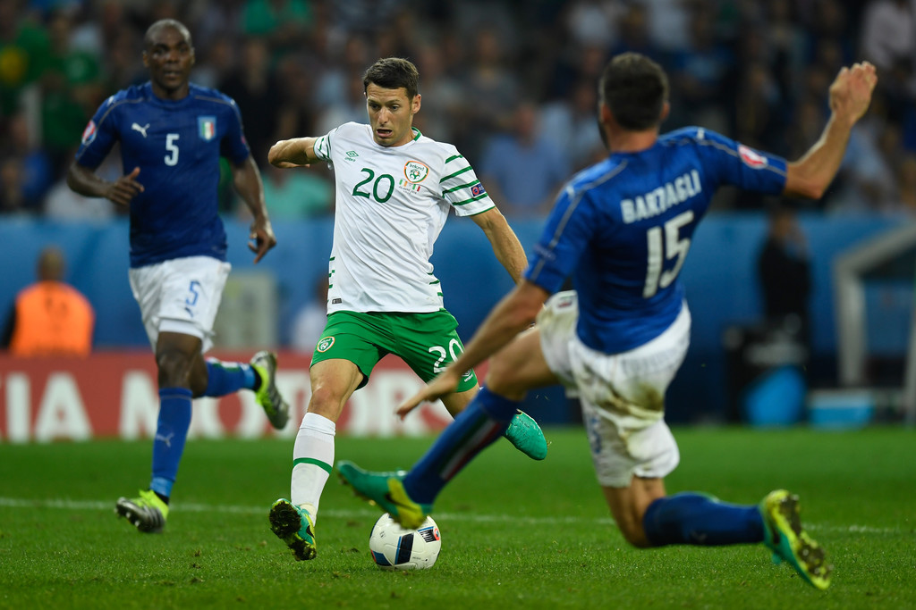 wes hoolahan ireland itali penglihatan bola sepak