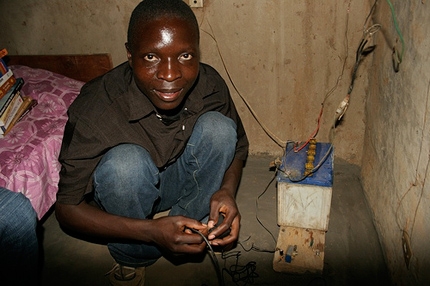 william kamkwamba di rumahnya