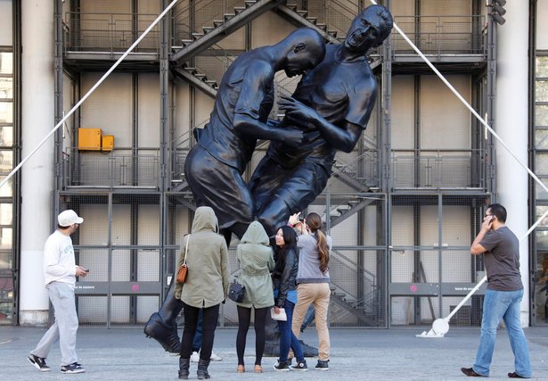 zidane statue selepas tanduk marco materazzi