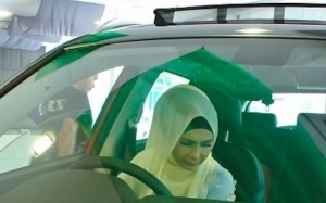 10 Foto Kereta Mewah Terbaru Rozita Che Wan