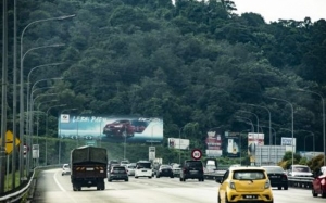 6 Keburukan Pemasangan Billboard di Jalan Raya