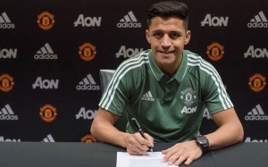 Alexis Sanchez Disahkan Sertai Machester United