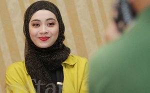 Adira dan Dato' Red Dedahkan Foto Wajah Comel Puteri Sulung Mereka