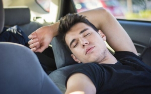 Bagaimana Kematian Akibat Tidur Dalam Kereta Boleh Berlaku?