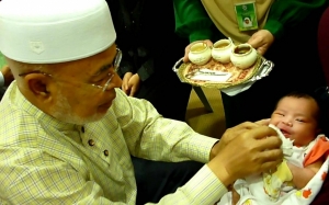 Bahaya madu kepada anak kecil walaupun untuk bertahnik