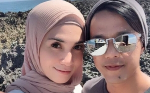 Foto-Foto 'Sweet' Sekitar Bulan Madu Ude Dan Izreen Azminda Di Bali