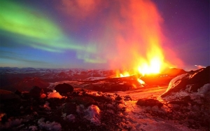 Gambar letusan gunung berapi Puyehue-Cordon Caulle ini kelihatan seperti menggunakan kesan khas