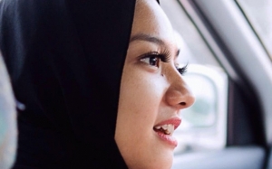 Kembar Neelofa Sah 'Dilamar' Warga Produksi TV9