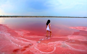 Keunikan 8 tasik merah jambu yang terkenal di dunia