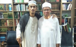 Iqram Dinzly Dapat Arnab Dari Mufti