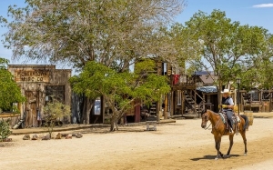 Pioneertown, Set Penggambaran Filem Yang Berkembang Menjadi Pekan Sebenar