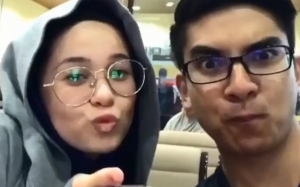 Emma Maembong Sedang Berkawan Dengan Syed Saddiq 