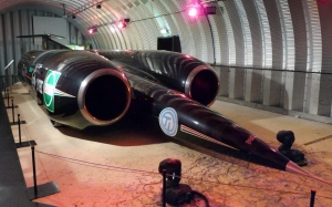 Kereta Paling Laju di Dunia Dengan Kelajuan Sonik - Thrust SSC