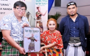 Upiak Diceraikan Suami Gara-Gara Lagu Tak Tun Tuang