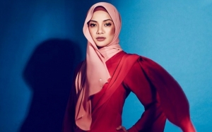 Video Neelofa Bergelek Jadi Tumpuan